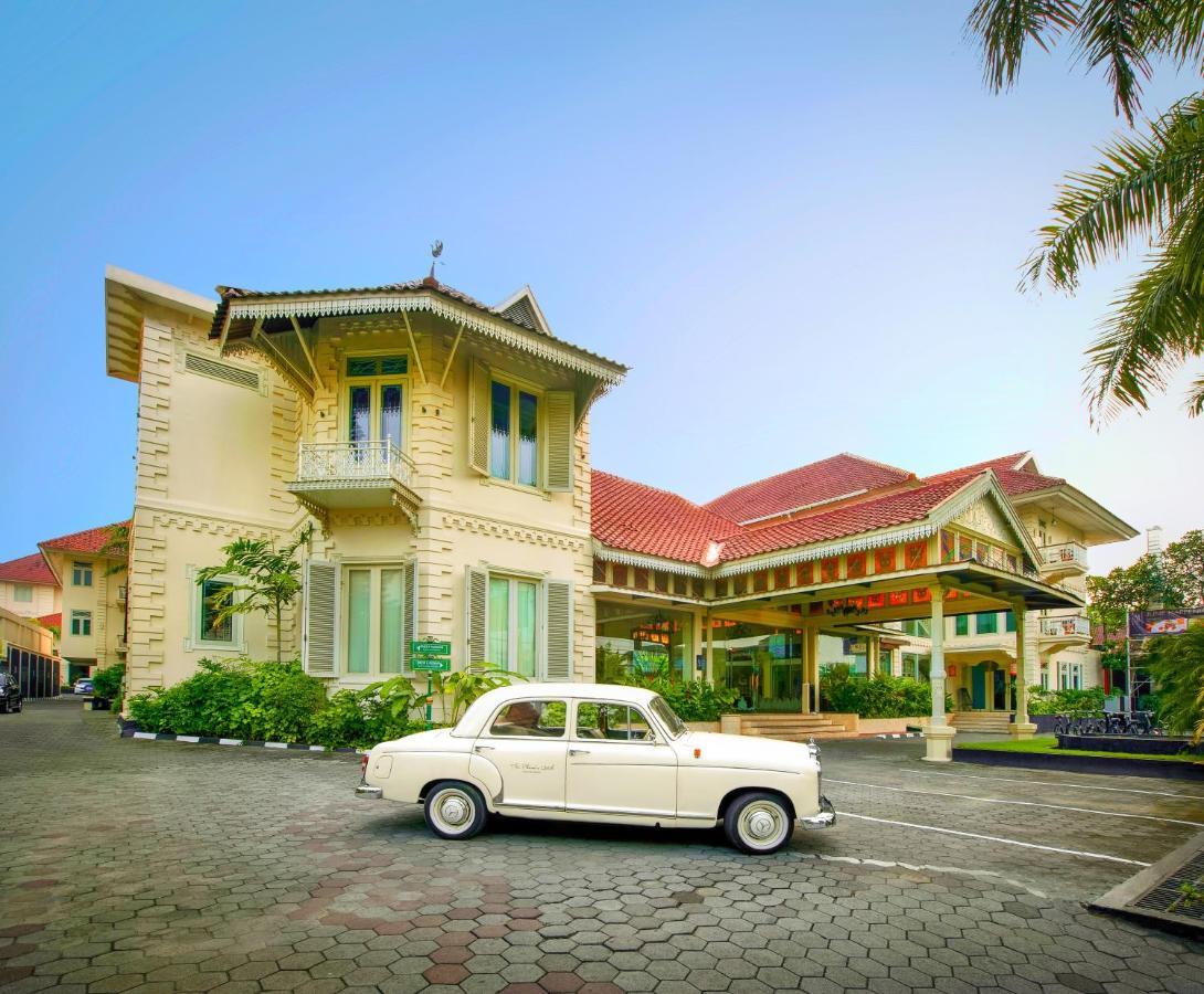 The Phoenix Hotel Yogyakarta - Handwritten Collection Exterior photo The hotel's main building