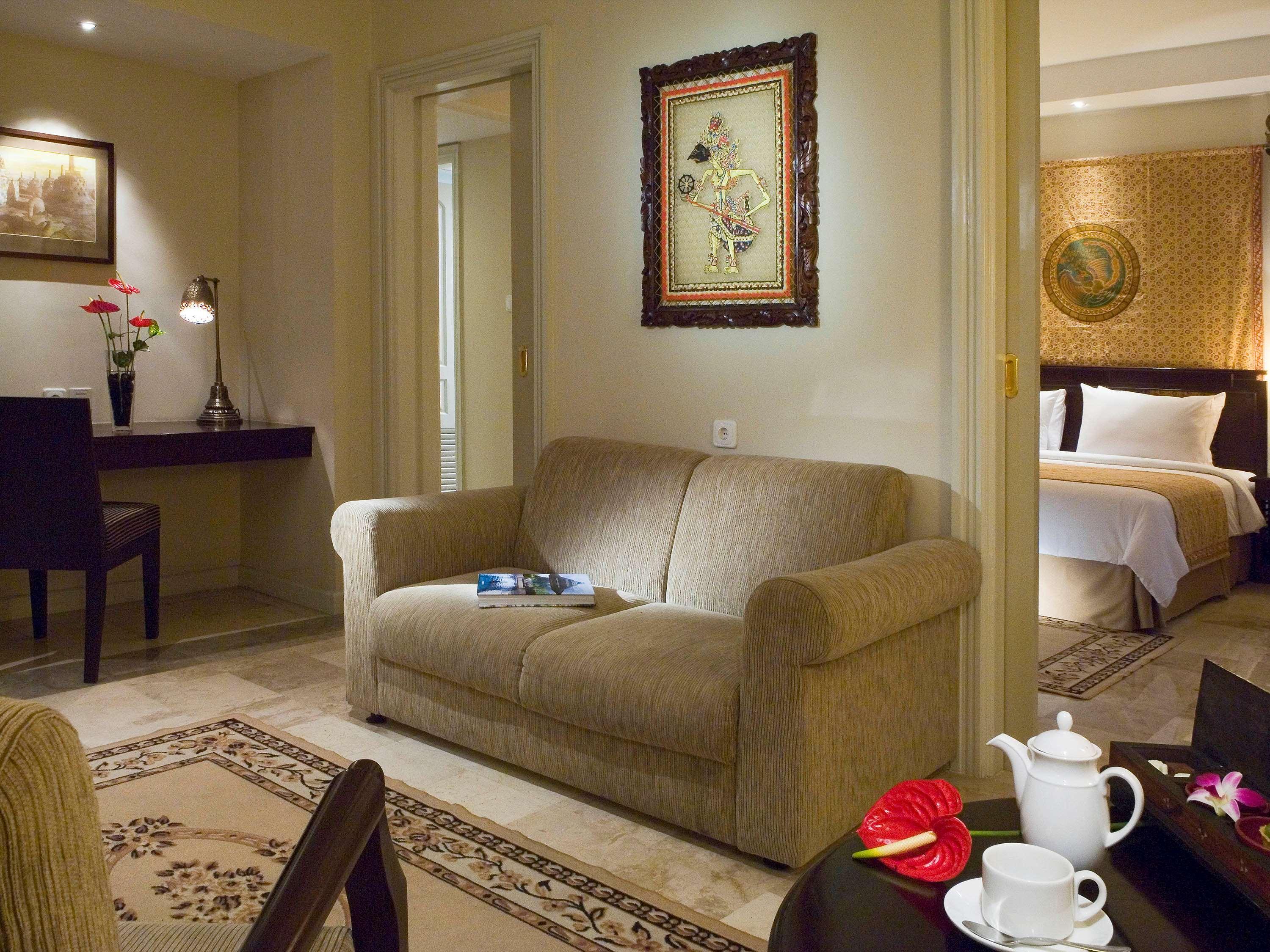 The Phoenix Hotel Yogyakarta - Handwritten Collection Exterior photo A suite at the hotel