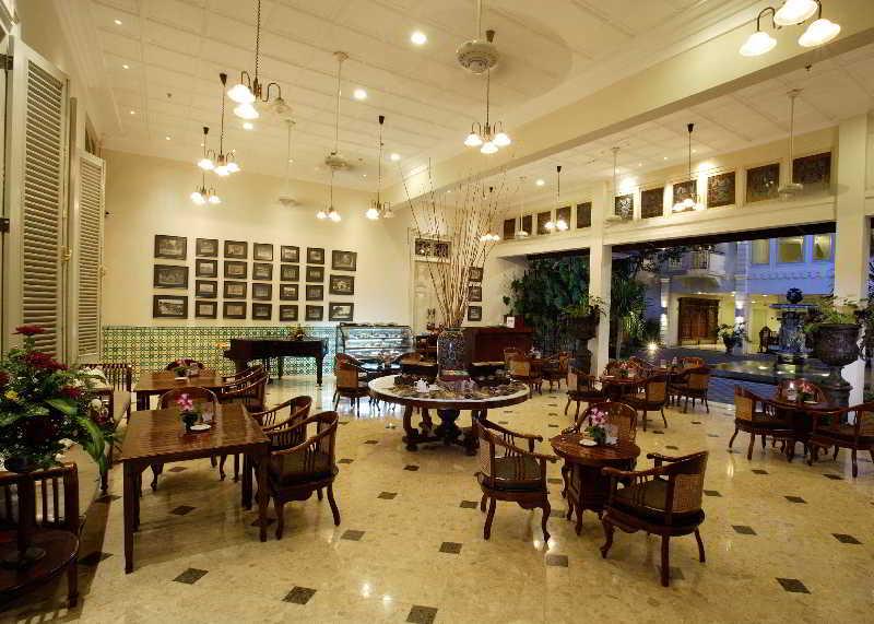 The Phoenix Hotel Yogyakarta - Handwritten Collection Exterior photo The interior of the restaurant