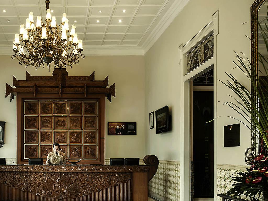 The Phoenix Hotel Yogyakarta - Handwritten Collection Exterior photo Reception