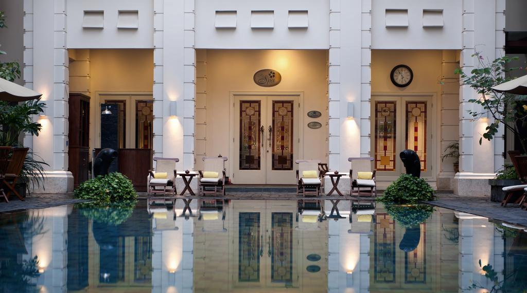 The Phoenix Hotel Yogyakarta - Handwritten Collection Exterior photo The Riverview Bar