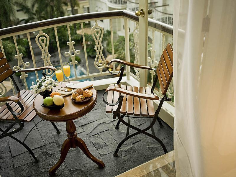 The Phoenix Hotel Yogyakarta - Handwritten Collection Exterior photo A balcony