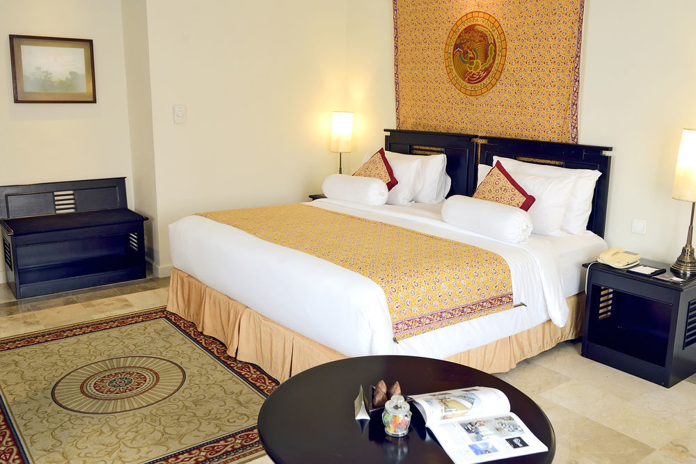 The Phoenix Hotel Yogyakarta - Handwritten Collection Exterior photo A bedroom at the hotel