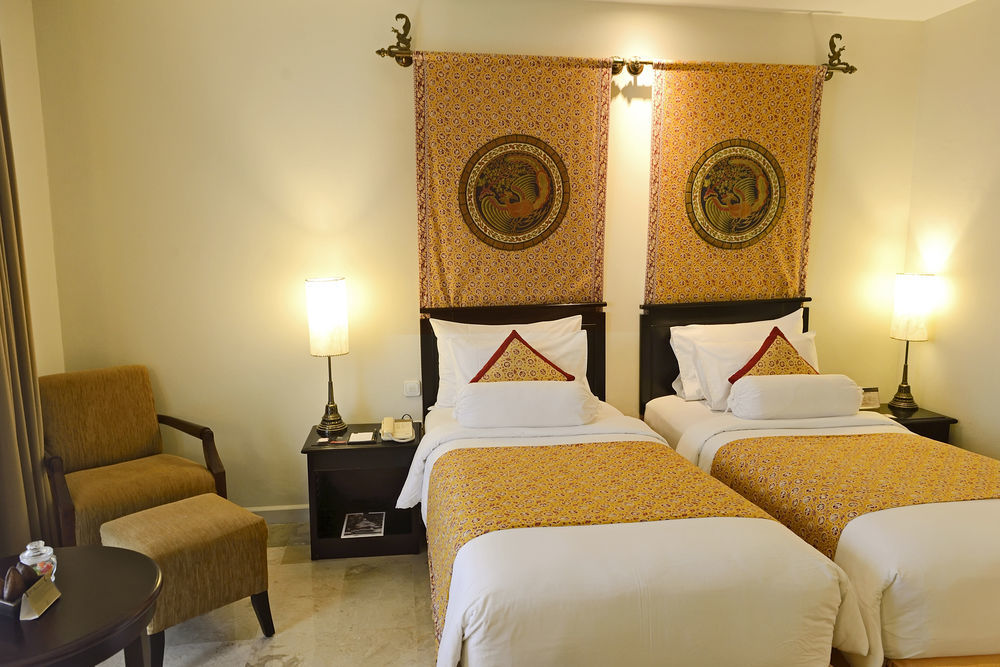 The Phoenix Hotel Yogyakarta - Handwritten Collection Exterior photo A room at the hotel