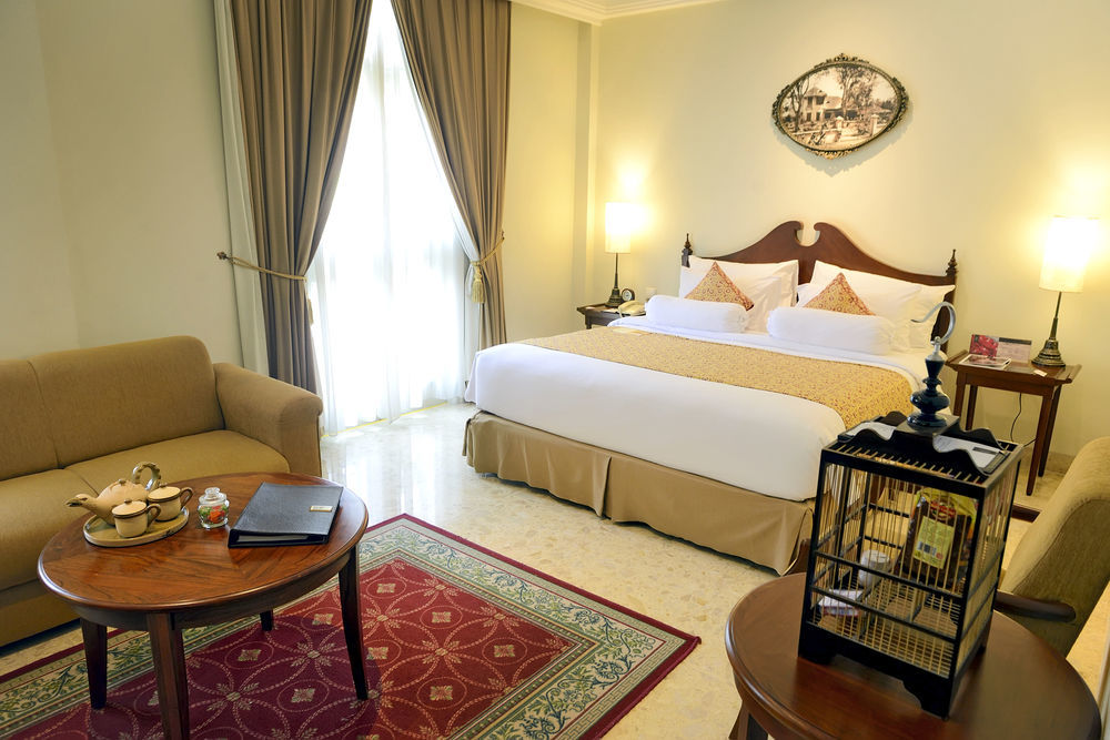 The Phoenix Hotel Yogyakarta - Handwritten Collection Exterior photo A room at the hotel