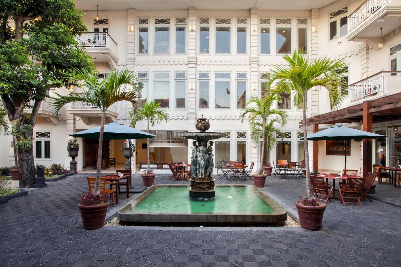 The Phoenix Hotel Yogyakarta - Handwritten Collection Exterior photo The hotel's courtyard