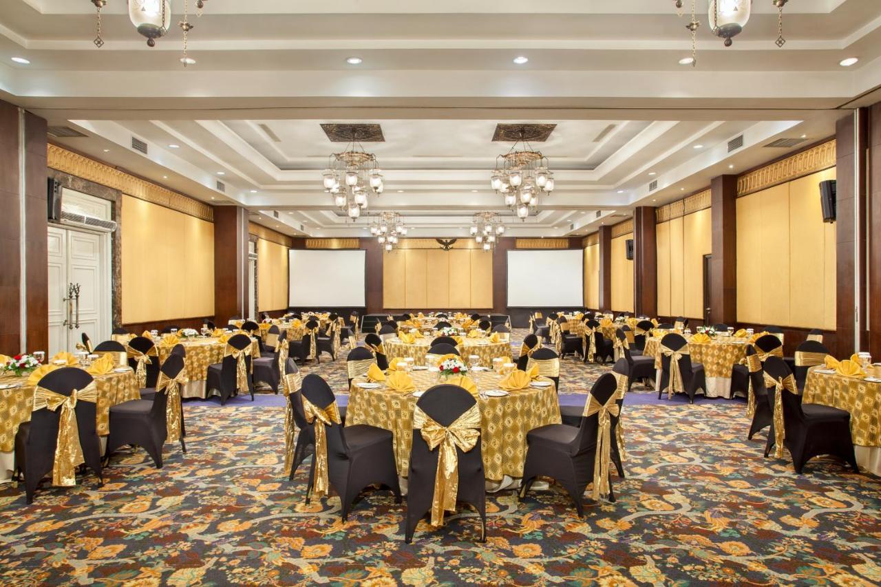 The Phoenix Hotel Yogyakarta - Handwritten Collection Exterior photo The ballroom