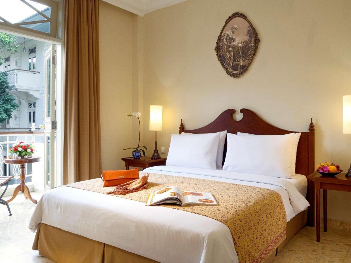 The Phoenix Hotel Yogyakarta - Handwritten Collection Exterior photo A room at the hotel